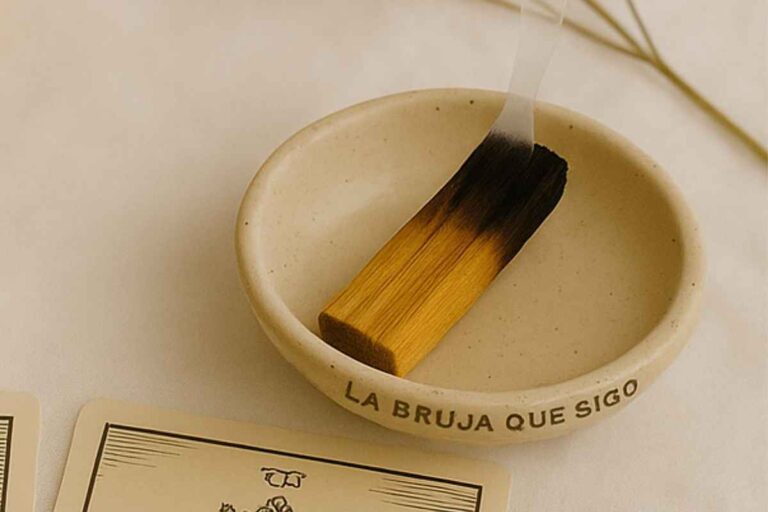 El Palo Santo ¿limpia o sella las energías?